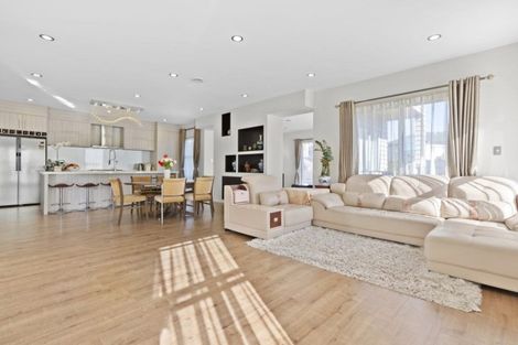 Photo of property in 21b Stamford Crescent, Flat Bush, Auckland, 2019