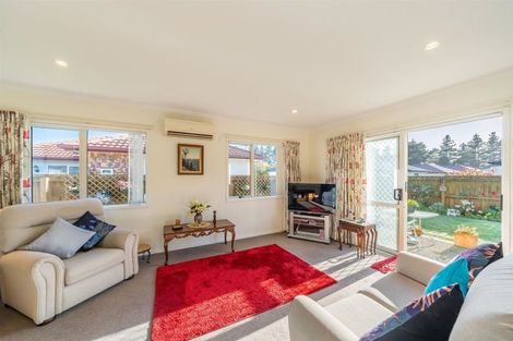 Photo of property in 2 Woodland Mews, Wainuiomata, Lower Hutt, 5014