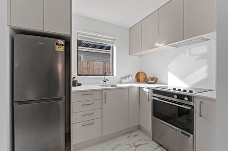 Photo of property in 4/8 Yeovil Road, Te Atatu Peninsula, Auckland, 0610