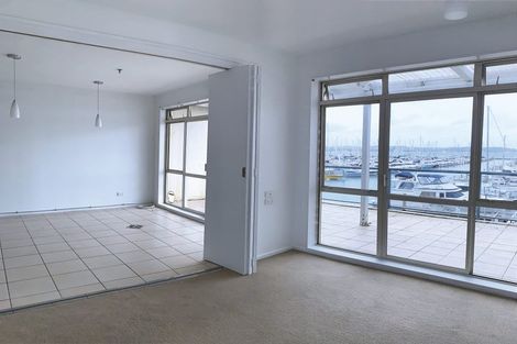 Photo of property in 16/15 Clearwater Cove, West Harbour, Auckland, 0618