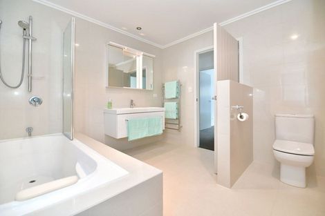 Photo of property in 37a Shakespear Road, Army Bay, Whangaparaoa, 0930