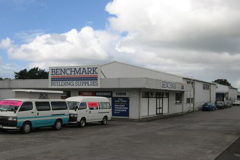 Photo of property in 2/251 Lincoln Road, Henderson, Auckland, 0610