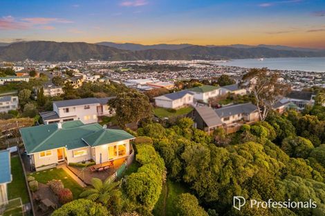 Photo of property in 14 Bushey Way, Maungaraki, Lower Hutt, 5010
