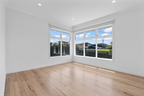 Photo of property in 514a Blockhouse Bay Road, Blockhouse Bay, Auckland, 0600