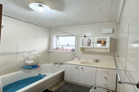 Photo of property in 25 Kaipatiki Road, Glenfield, Auckland, 0629