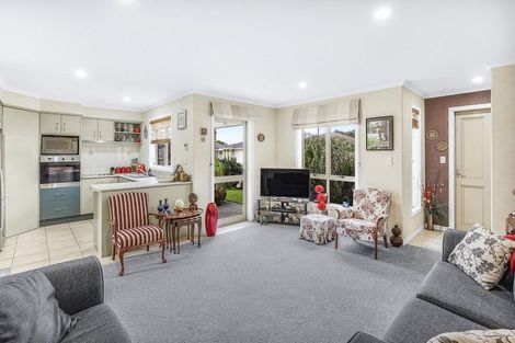 Photo of property in 24 Sovereign Isle Lane, Rototuna, Hamilton, 3210