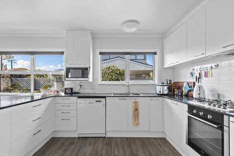 Photo of property in 74 Fitzroy Avenue, Fitzroy, Hamilton, 3206