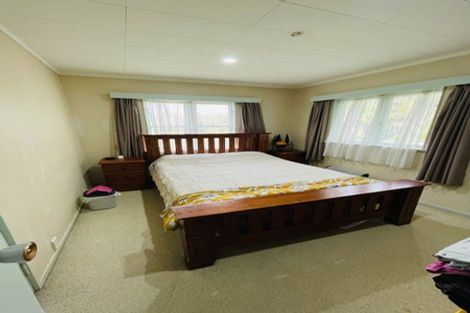 Photo of property in 42 West Lynn Road, Titirangi, Auckland, 0604