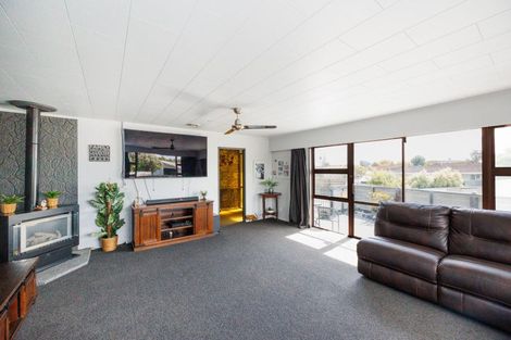 Photo of property in 16 Dunk Place, Milson, Palmerston North, 4414