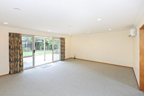 Photo of property in 12 Courtfield Close, Parklands, Christchurch, 8083