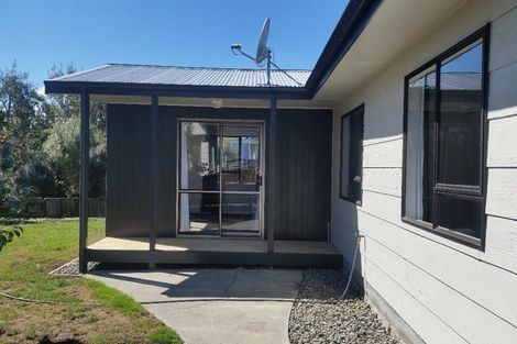 Photo of property in 60 Hillcrest Drive, Kelvin Grove, Palmerston North, 4414