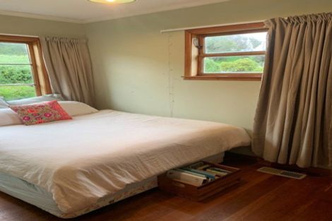 Photo of property in 63 Ranui Terrace, Tawa, Wellington, 5028