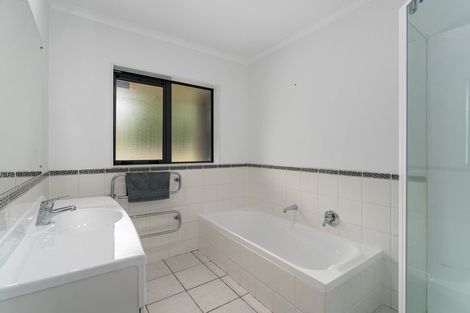 Photo of property in 7 Lambert Way, Paraparaumu, 5032