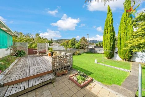 Photo of property in 5 Rawhiti Street, Stokes Valley, Lower Hutt, 5019