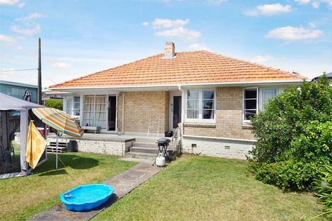 Photo of property in 4134 Great North Road, Glendene, Auckland, 0602