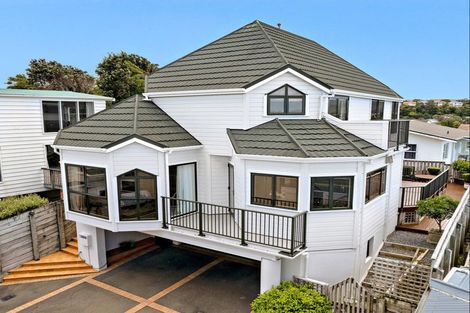 Photo of property in 30 Grove Road, Kelburn, Wellington, 6012