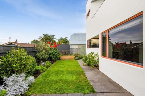 Photo of property in 2/5 Richmond Street, Fitzroy, New Plymouth, 4312