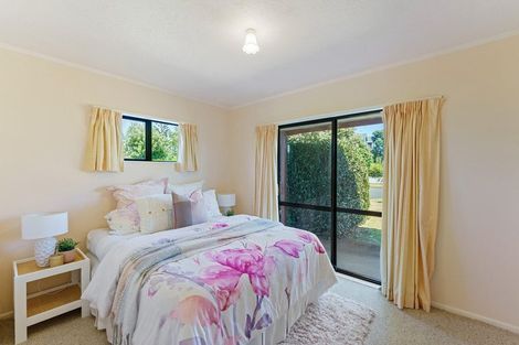 Photo of property in 172 Tutere Street, Waikanae Beach, Waikanae, 5036