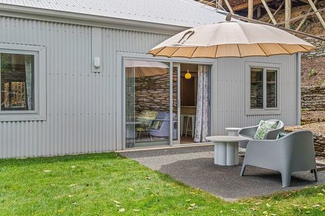 Photo of property in 5 Awanui Street, Merrilands, New Plymouth, 4312