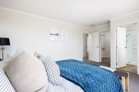 Photo of property in 3 Oakmont Crescent, Waiwhakaiho, New Plymouth, 4312