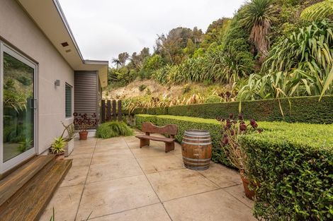 Photo of property in 24 Mewburn Rise, Karori, Wellington, 6012