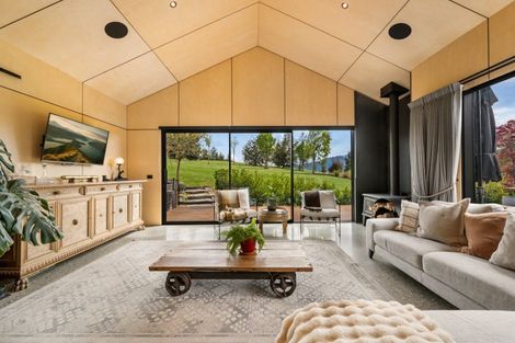 Photo of property in 37 Pendeen Crescent, Jacks Point, Queenstown, 9371