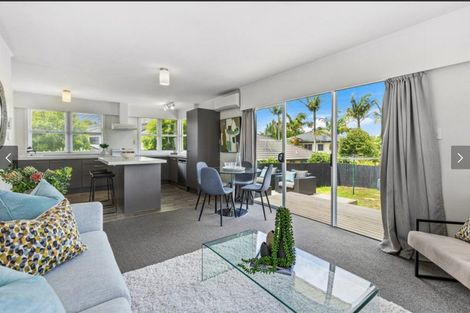 Photo of property in 2/111 Hobsonville Road, West Harbour, Auckland, 0618