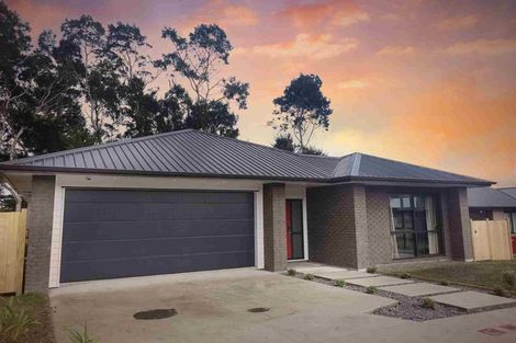 Photo of property in 5 Barrels Close, Kumeu, 0810