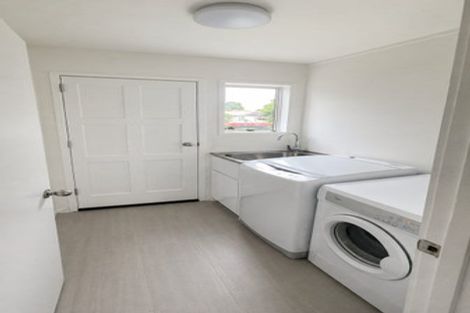 Photo of property in 32 Vimy Place, Mangere, Auckland, 2022