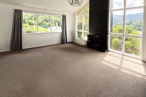 Photo of property in 37 Bird Grove, Stokes Valley, Lower Hutt, 5019