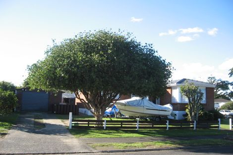 Photo of property in 1 Awakino Place, Manurewa, Auckland, 2102