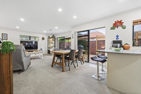 Photo of property in 44 Chesterfield Way, Orewa, 0931