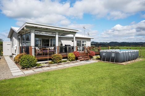 Photo of property in 590 Clevedon Kawakawa Road, Clevedon, Papakura, 2585