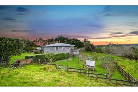 Photo of property in 203 Mangakura Road, Helensville, 0875