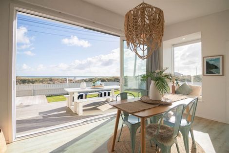 Photo of property in 21 Ocean Beach Street, Foxton Beach, Foxton, 4815