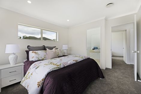 Photo of property in 15 Hillwell Drive, Henderson, Auckland, 0612