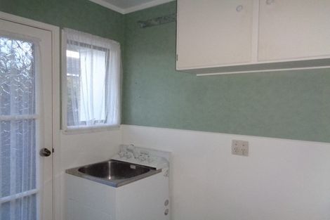 Photo of property in 2/125 Glenmore Road, Sunnyhills, Auckland, 2010