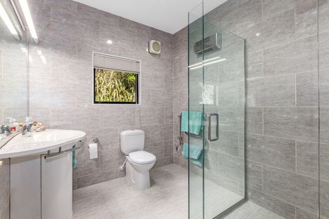 Photo of property in 52 Walter Road, Lowry Bay, Lower Hutt, 5013