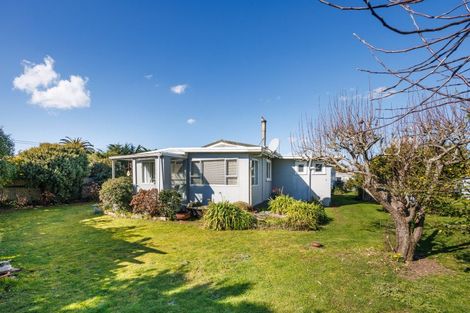 Photo of property in 12 Beach Street, Tangimoana, 4822