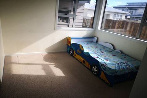 Photo of property in 9 Compass Place, Te Atatu Peninsula, Auckland, 0610