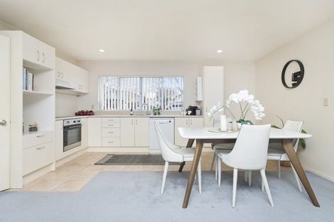 Photo of property in 14 Albizia Avenue, Henderson, Auckland, 0612