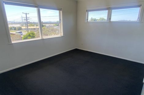 Photo of property in 98 Tirimoana Road, Te Atatu South, Auckland, 0602