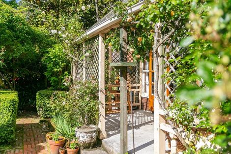 Photo of property in 1 Woodmancote Road, Khandallah, Wellington, 6035