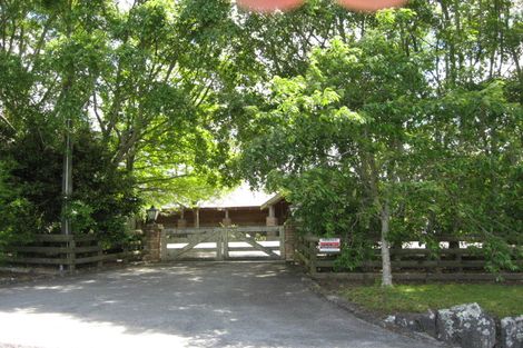 Photo of property in 670 Waitakere Road, Kumeu, 0891