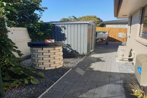 Photo of property in 23a Sandspit Road, Waiuku, 2123