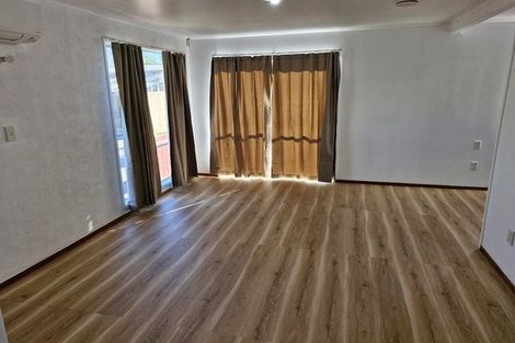 Photo of property in 6 Sabot Place, Massey, Auckland, 0614