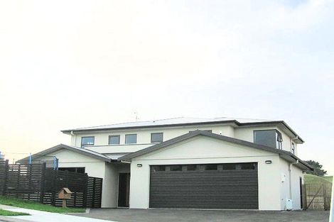 Photo of property in 15 Pendennis Point, Camborne, Porirua, 5026