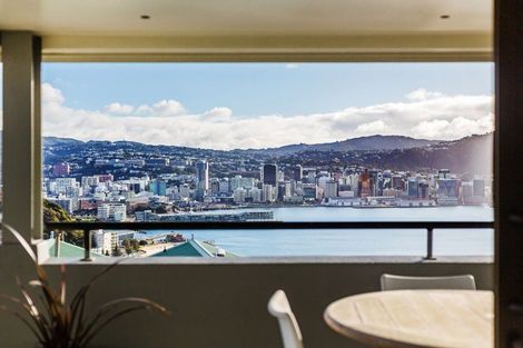 Photo of property in 51 The Crescent, Roseneath, Wellington, 6011