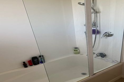 Photo of property in 32 Farnborough Crescent, Mangere, Auckland, 2022