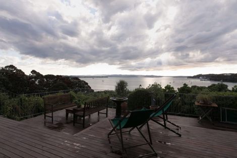 Photo of property in 42 Queen Street, Northcote Point, Auckland, 0627